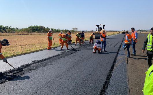 Recapeamento do Pavimento do Aeroporto Público Romeu Zema - Obras em Andamento