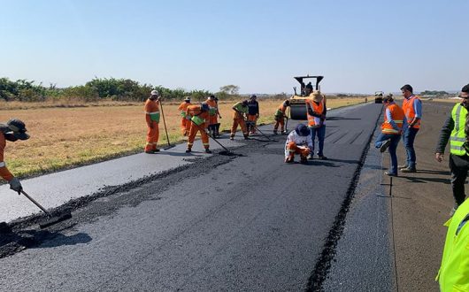Recapeamento do Pavimento do Aeroporto Público Romeu Zema - Obras em Andamento
